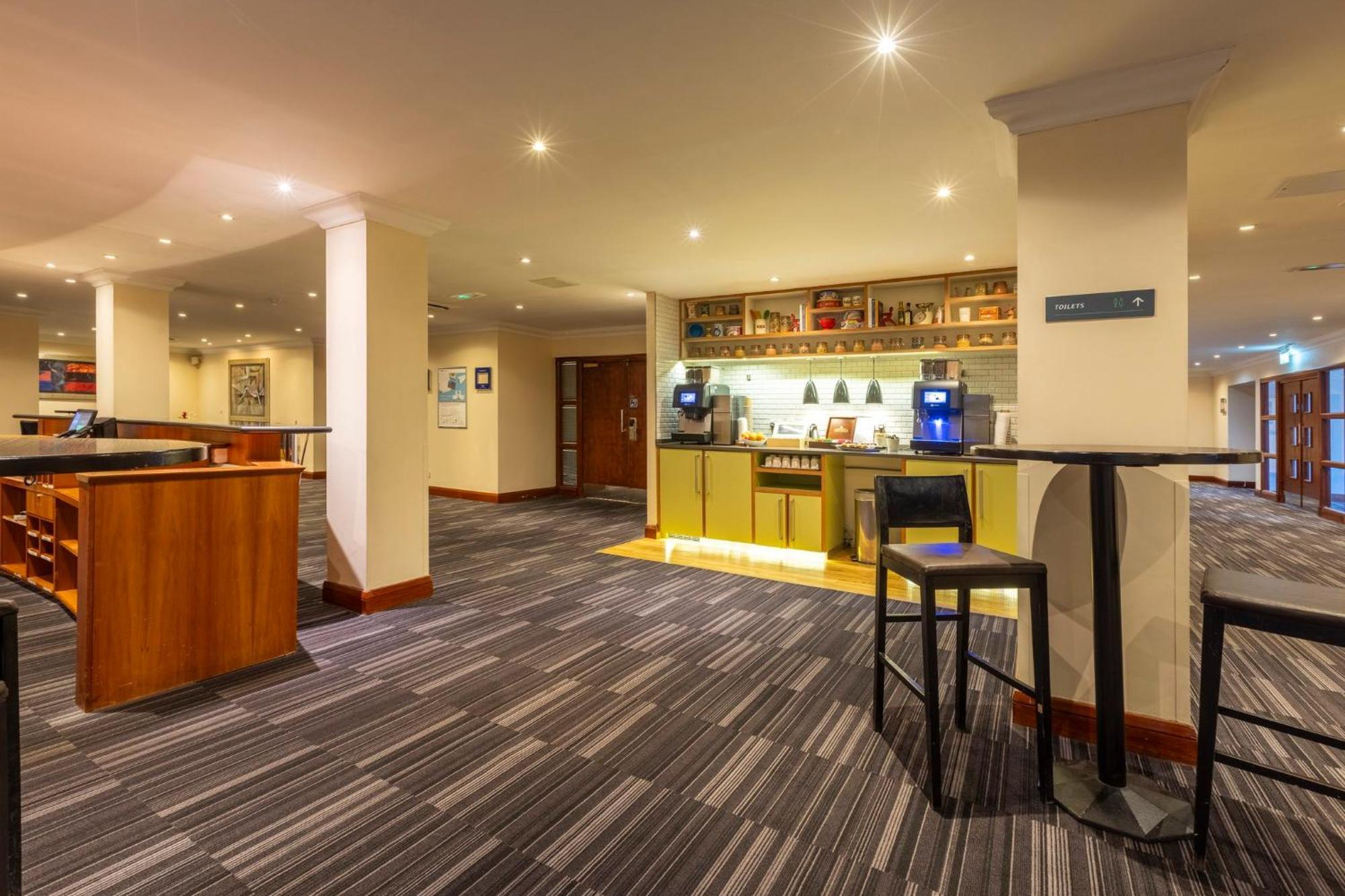 Holiday Inn - Glasgow Airport By Ihg Пейзли Екстериор снимка