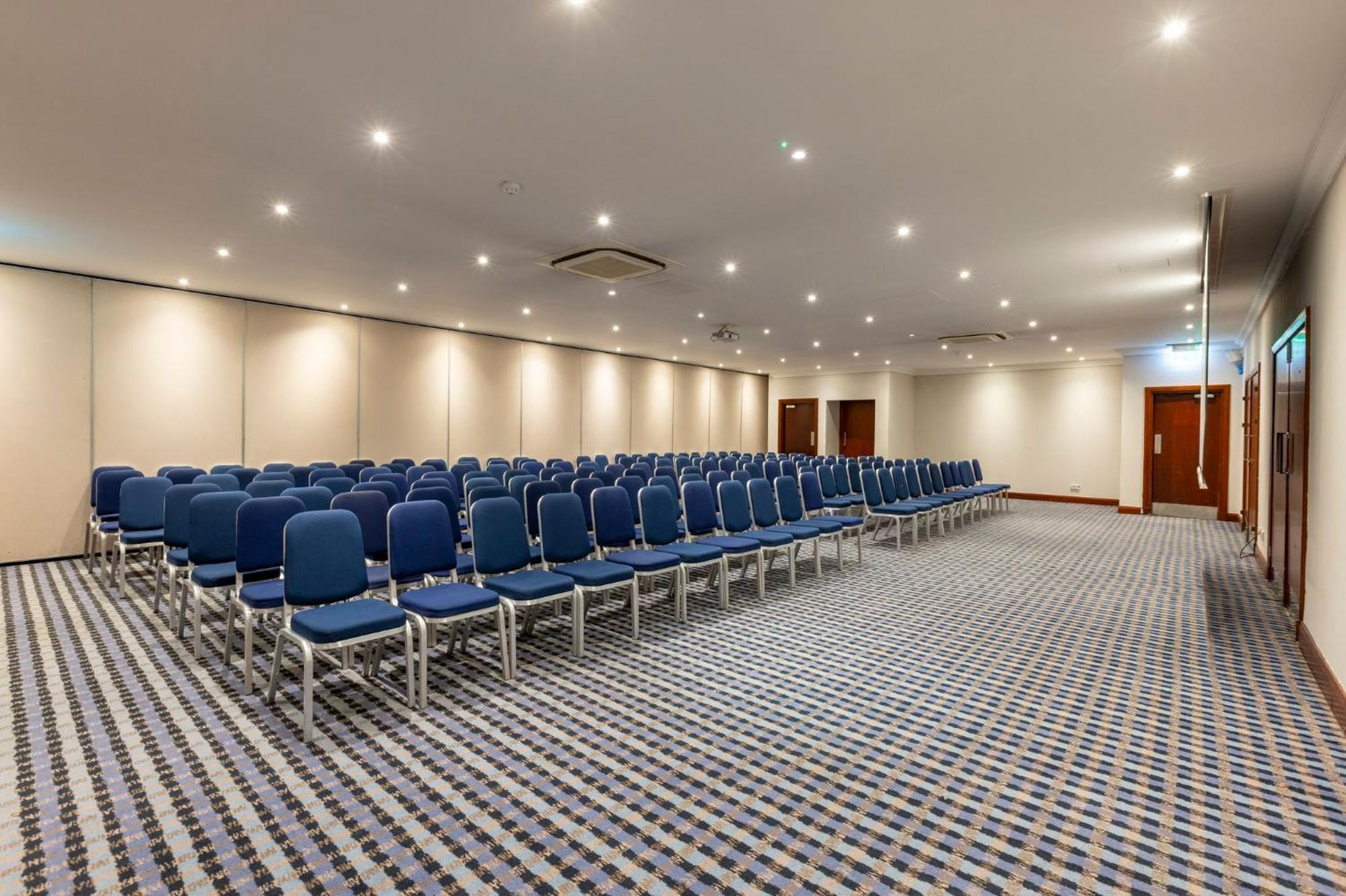 Holiday Inn - Glasgow Airport By Ihg Пейзли Екстериор снимка