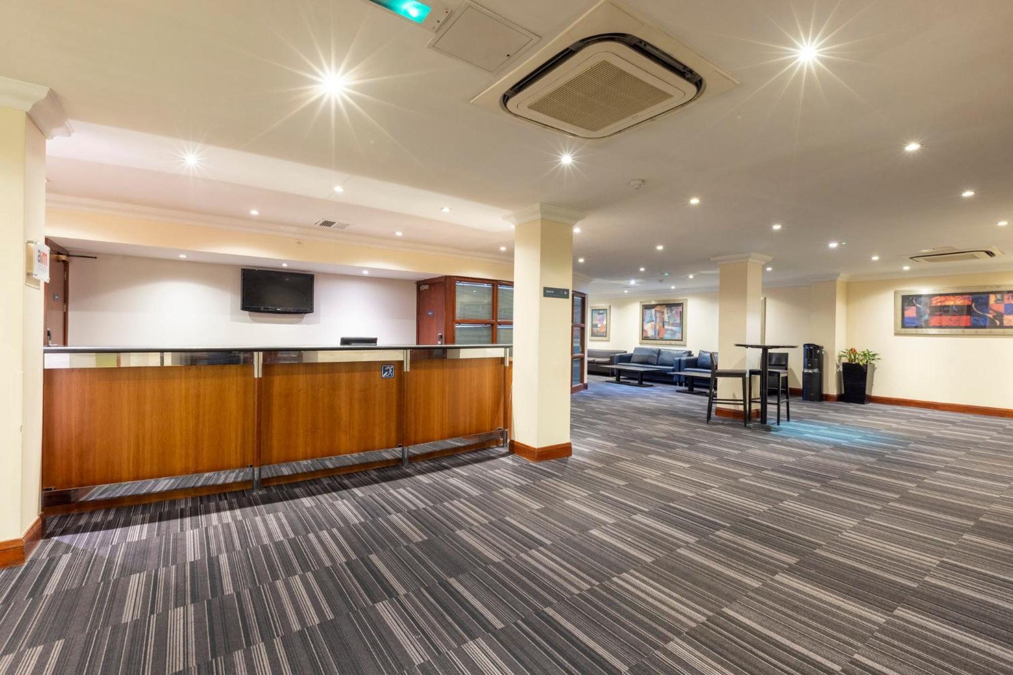 Holiday Inn - Glasgow Airport By Ihg Пейзли Екстериор снимка