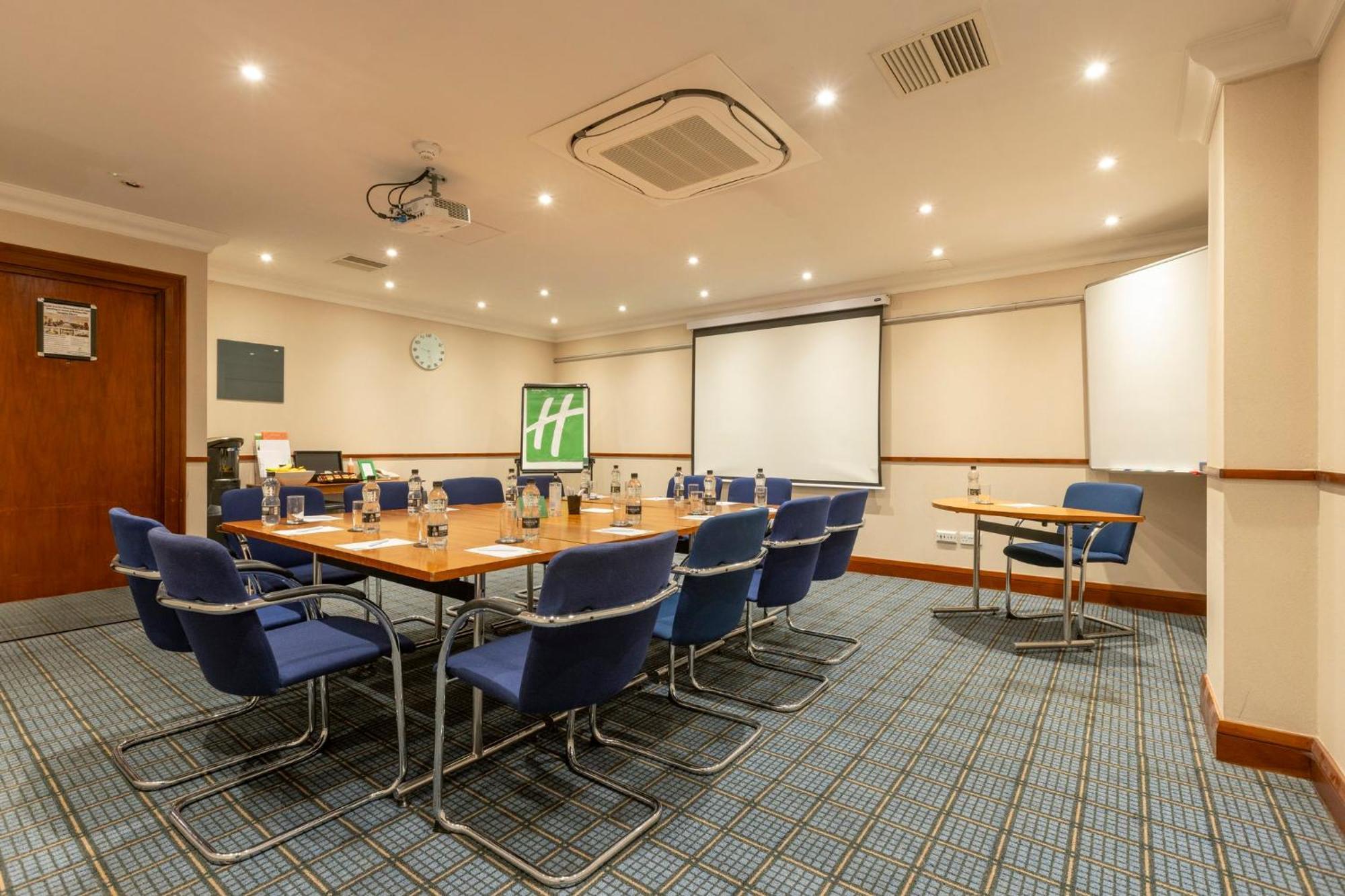 Holiday Inn - Glasgow Airport By Ihg Пейзли Екстериор снимка