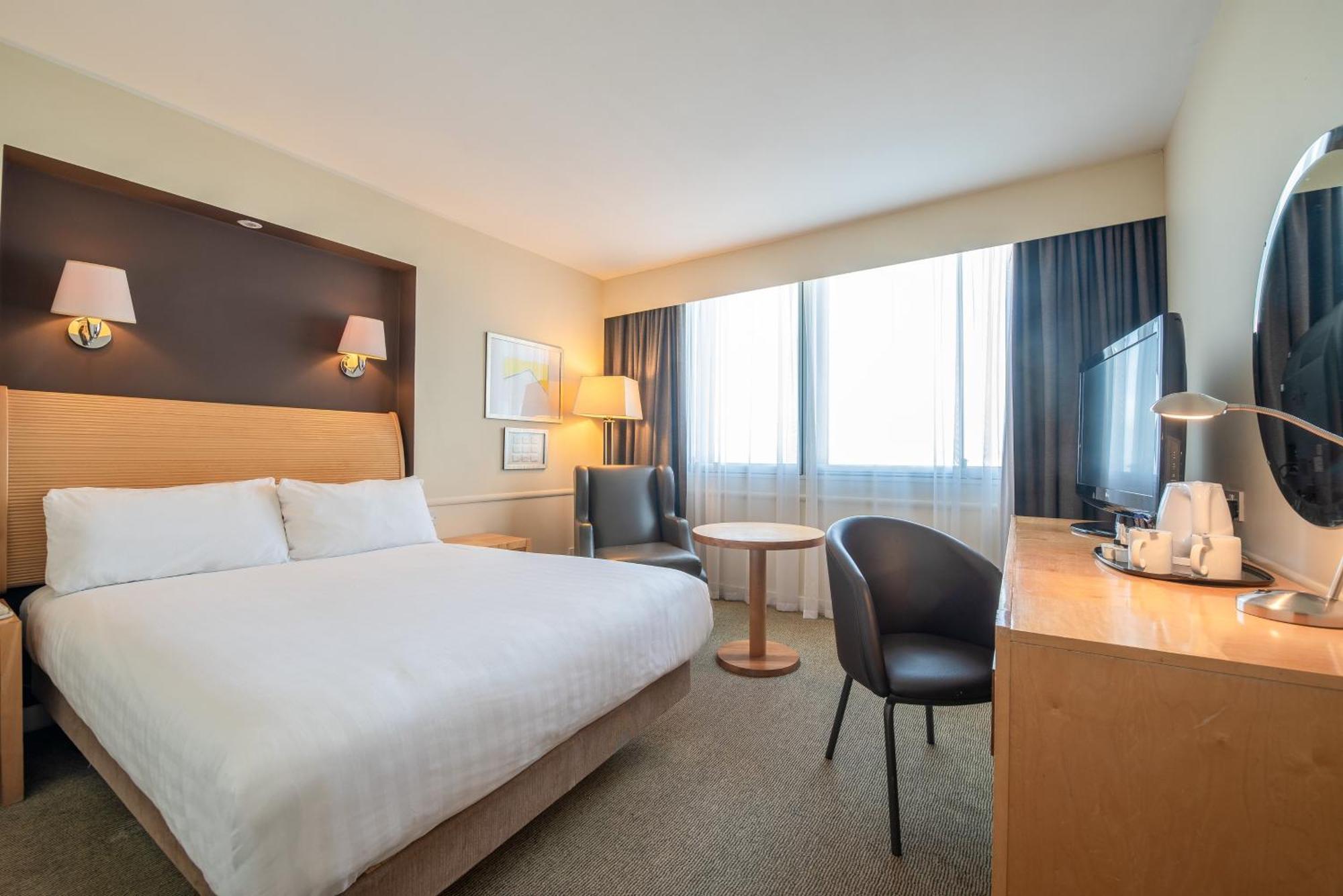 Holiday Inn - Glasgow Airport By Ihg Пейзли Екстериор снимка