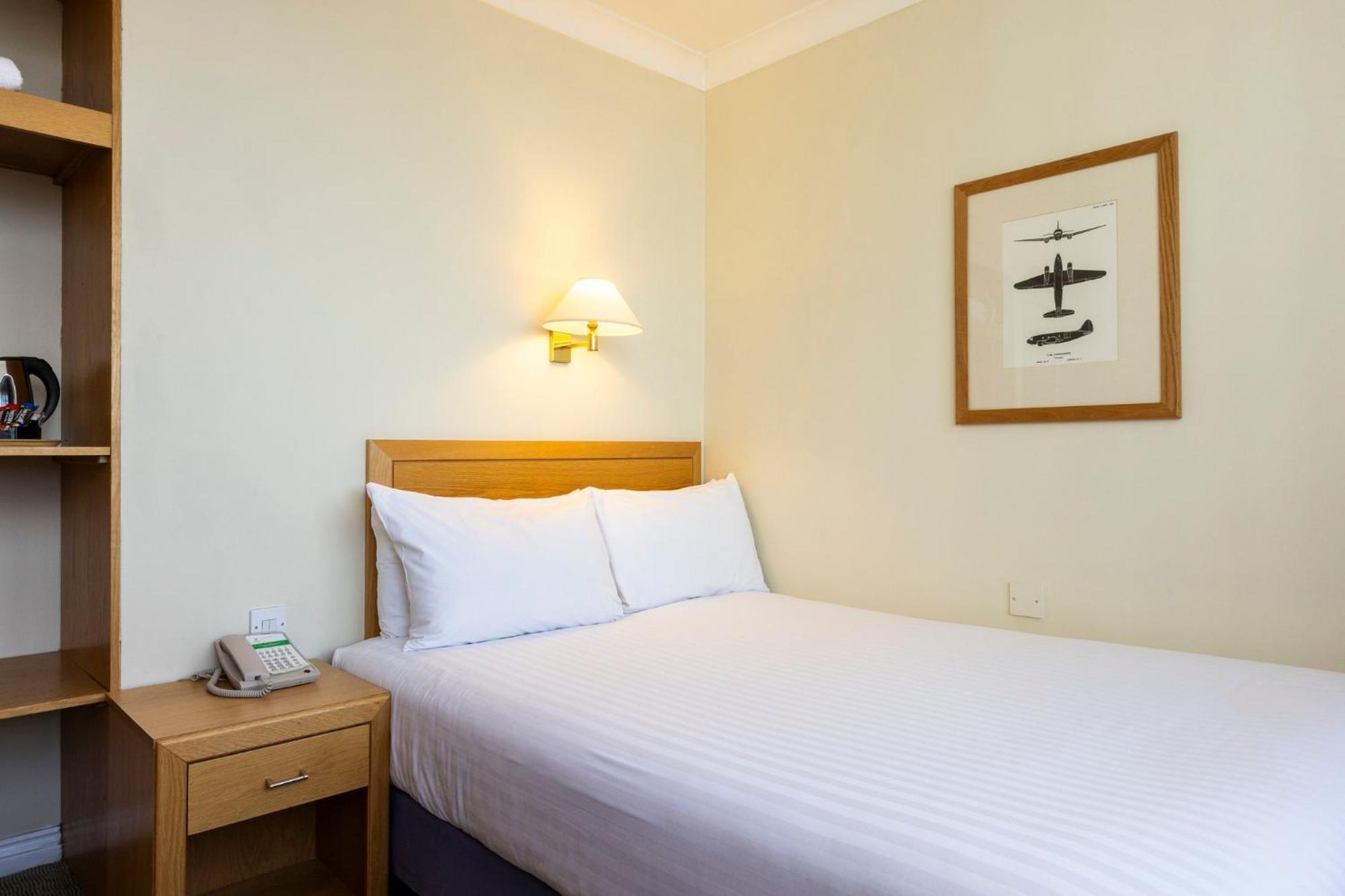 Holiday Inn - Glasgow Airport By Ihg Пейзли Екстериор снимка
