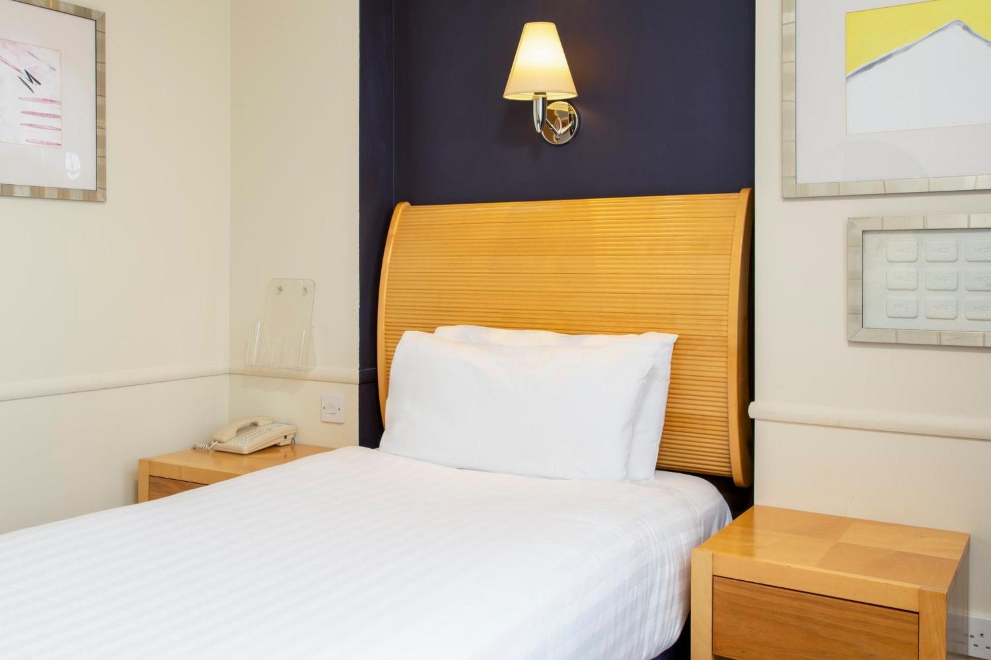 Holiday Inn - Glasgow Airport By Ihg Пейзли Екстериор снимка