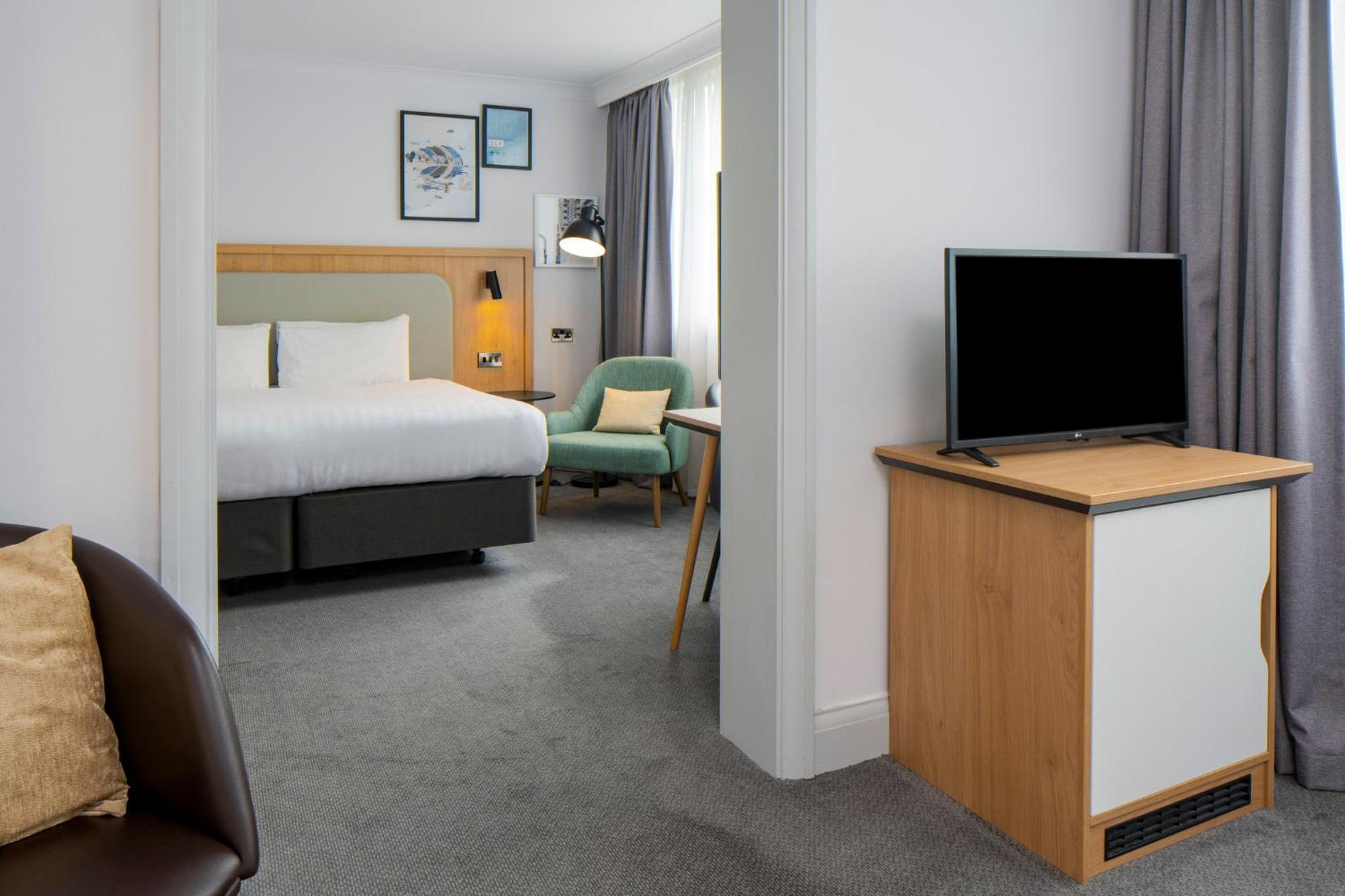 Holiday Inn - Glasgow Airport By Ihg Пейзли Екстериор снимка